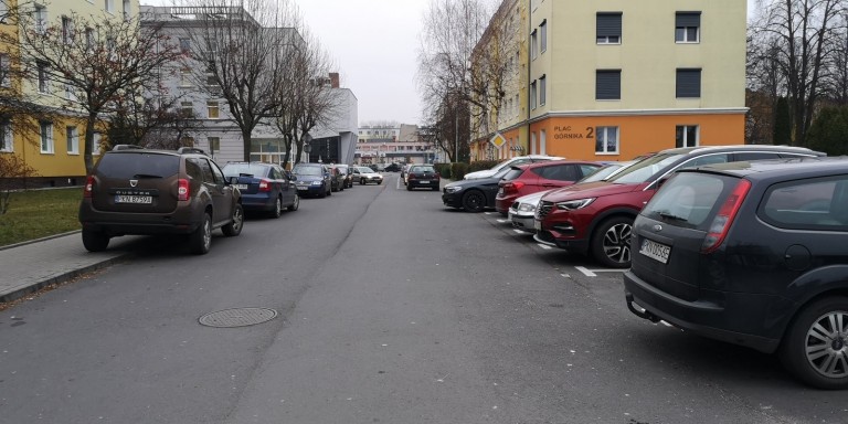 W większej strefie płatnego parkowania mieszkańcy... odzyskają miejsca postojowe