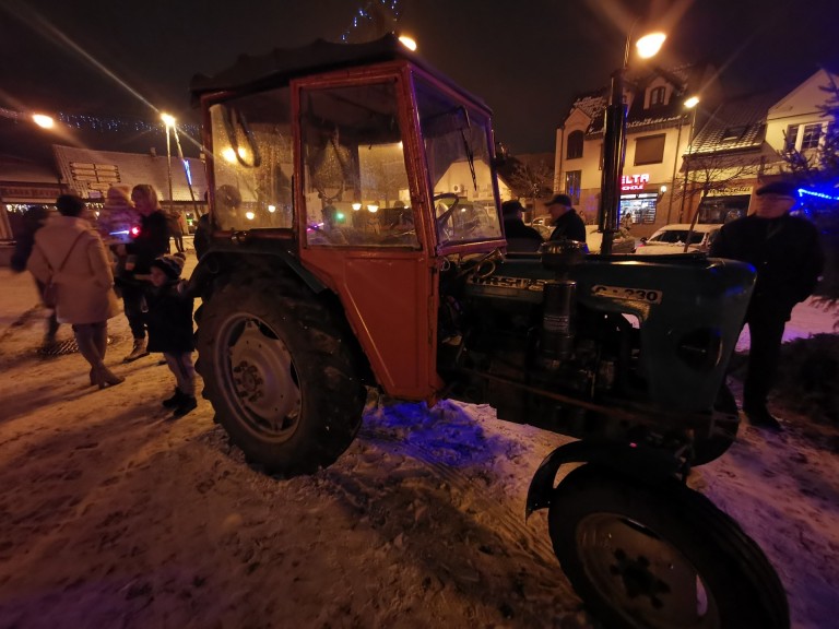 Święty Mikołaj przyjechał do Ślesina starym traktorem