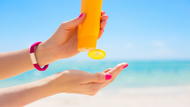 Jak długo krem UV chroni skórę przed Słońcem? Jak często go nakładać?