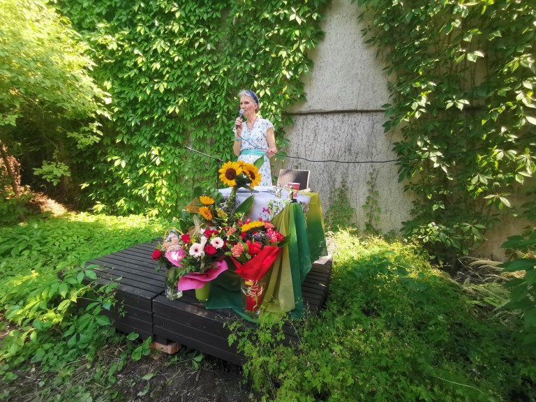 Trzecie urodziny w ogrodzie Janiny Wenedy. W prezencie „Kwiat jednej nocy”