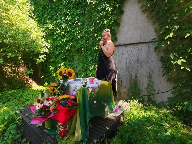 Trzecie urodziny w ogrodzie Janiny Wenedy. W prezencie „Kwiat jednej nocy”