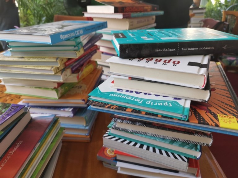 Więcej książek dla gości z Ukrainy. Przebyły długą drogę