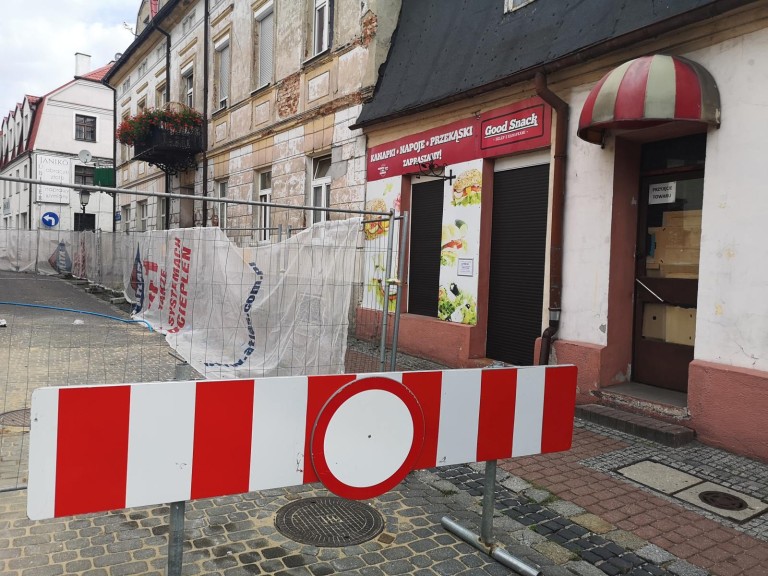 Jeden sklep przy ulicy Wiosny Ludów już upadł. Czy będą następne?