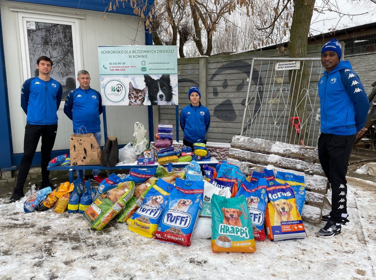 300 kg karmy dla psów i kotów od Górnika dla schroniska w Koninie