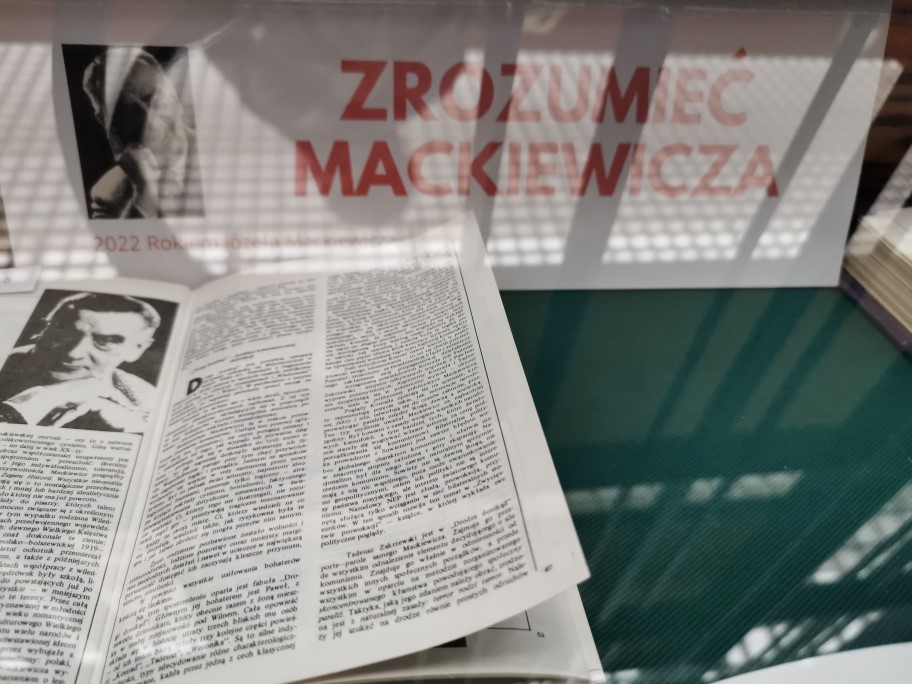 Promowanie Mackiewicza, według radnego PiS, nie powinno ograniczać się do wystaw