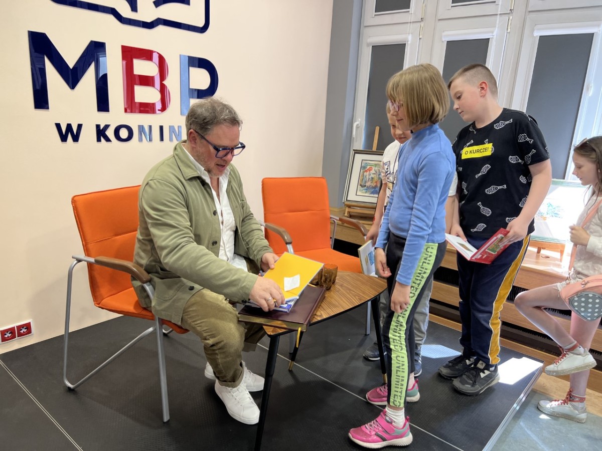 Grzegorz Kasdepke słucha dzieci. Powstają z tego niezłe historie